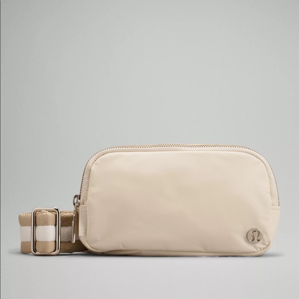 Lululemon Everywhere Crossbody Bag in Trench/White Opal